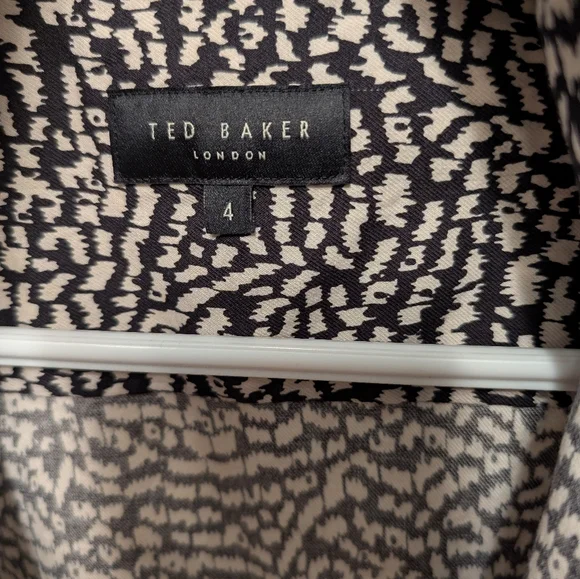 Ted Baker Men's L print for your wild side. Button detail gorgeous - Picture 15 of 15